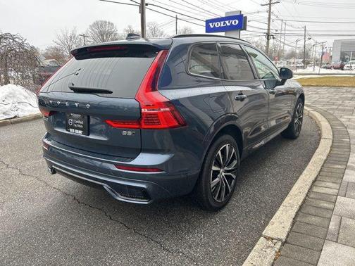 2025 Volvo XC60 B5 Plus