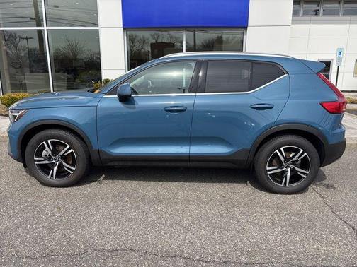 Blue 2025 Volvo XC40 B5 Core Bright Theme
