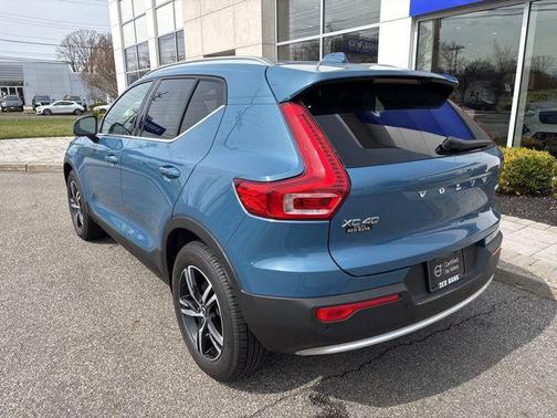 Blue 2025 Volvo XC40 B5 Core Bright Theme