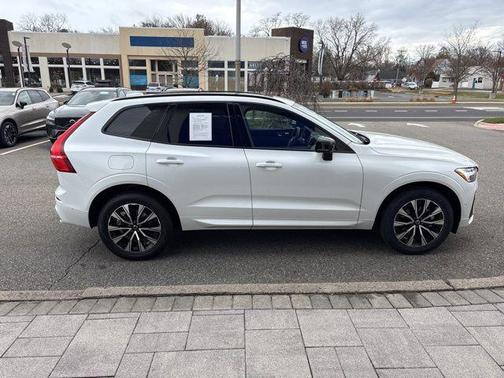 2025 Volvo XC60 B5 Plus