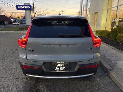 2025 Volvo XC40 B5 Plus Bright Theme