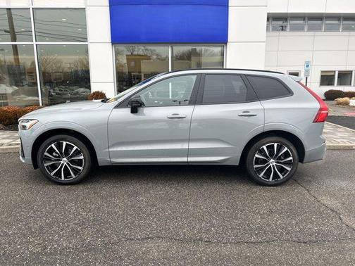 2025 Volvo XC60 B5 Plus