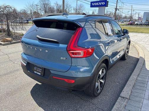 2025 Volvo XC40 B5 Plus Dark Theme