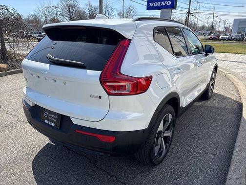 2025 Volvo XC40 B5 Plus Dark Theme