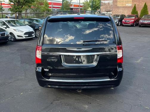 Brilliant Black Crystal Pearlcoat 2015 Chrysler Town & Country Touring