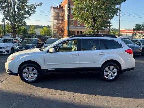 Satin White Pearl 2011 Subaru Outback 2.5 i Premium