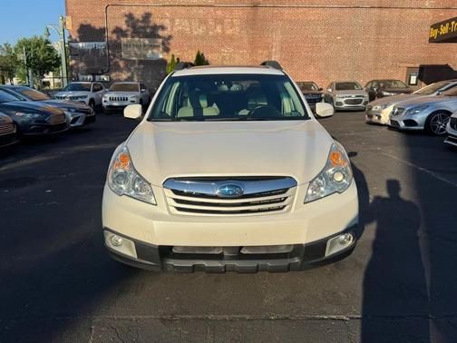 Satin White Pearl 2011 Subaru Outback 2.5 i Premium