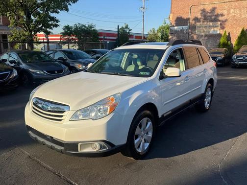 Satin White Pearl 2011 Subaru Outback 2.5 i Premium