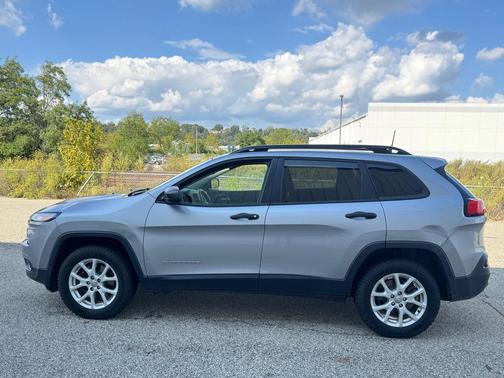 2017 Jeep Cherokee Sport