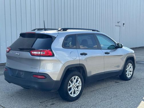 2017 Jeep Cherokee Sport