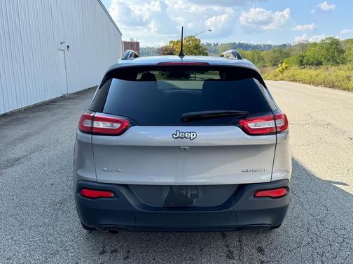 2017 Jeep Cherokee Sport
