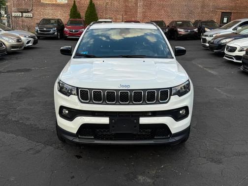 Bright White Clearcoat 2023 Jeep Compass Latitude