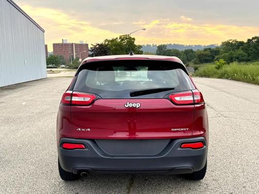 2015 Jeep Cherokee Sport