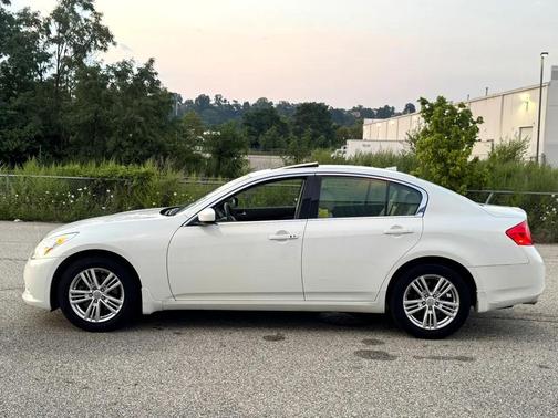 2010 INFINITI G37x Base