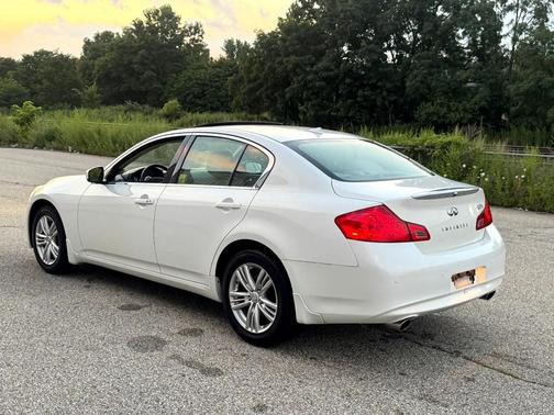 2010 INFINITI G37x Base