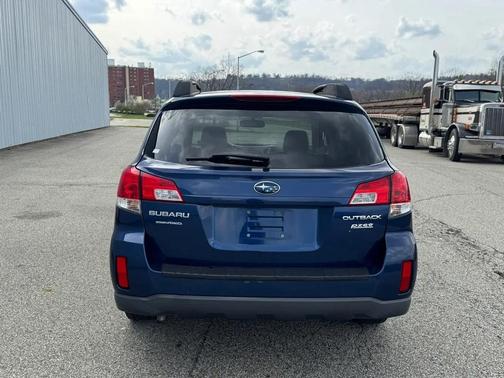 Blue 2011 Subaru Outback 2.5 i Premium