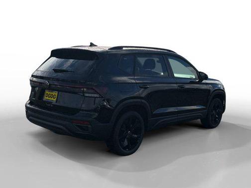 BLACK PEARL 2026 Volkswagen Taos SE Black
