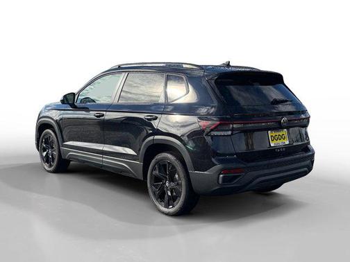 BLACK PEARL 2026 Volkswagen Taos SE Black