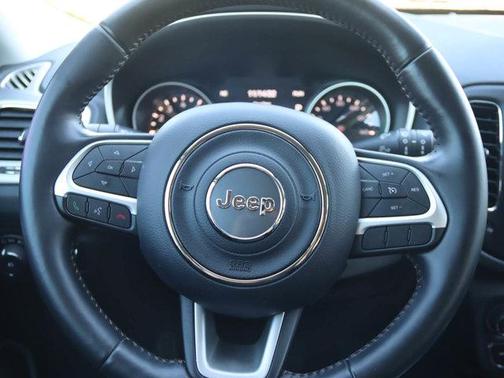 Photo 5 of 31 of 2019 Jeep Compass Latitude