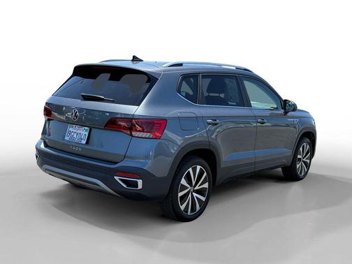 Platinum Gray Metallic 2023 Volkswagen Taos 1.5T SE
