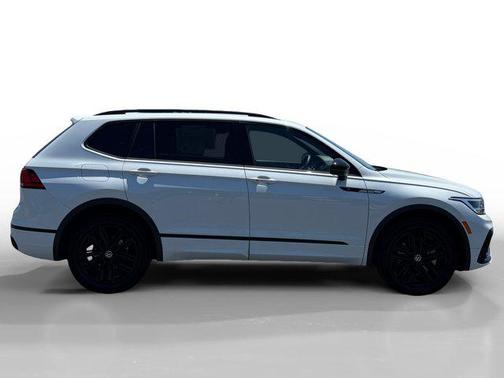 White Pearl 2022 Volkswagen Tiguan 2.0T SE R-Line Black 4MOTION