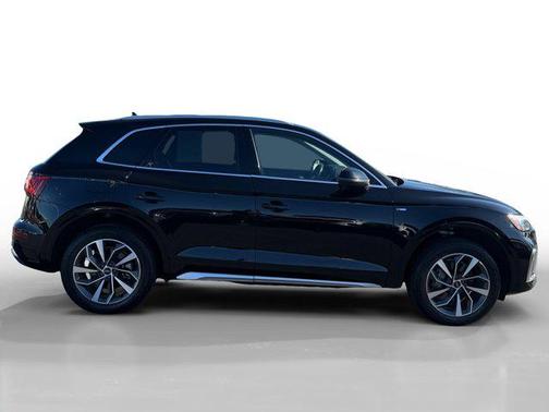Mythos Black Metallic 2022 Audi Q5 45 S line Premium