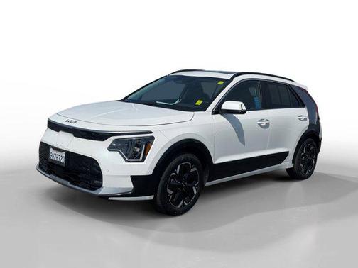 Snow White Pearl 2023 Kia Niro EV Wave