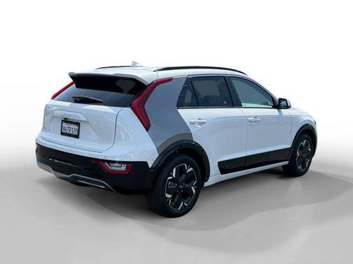 Snow White Pearl 2023 Kia Niro EV Wave