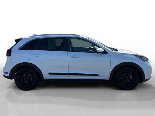 Snow White Pearl 2018 Kia Niro EX Premium