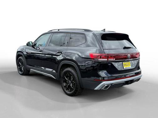 Deep Black 2025 Volkswagen Atlas 2.0T Peak Edition