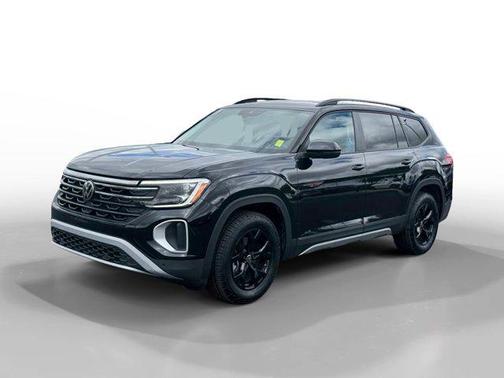 Deep Black 2025 Volkswagen Atlas 2.0T Peak Edition