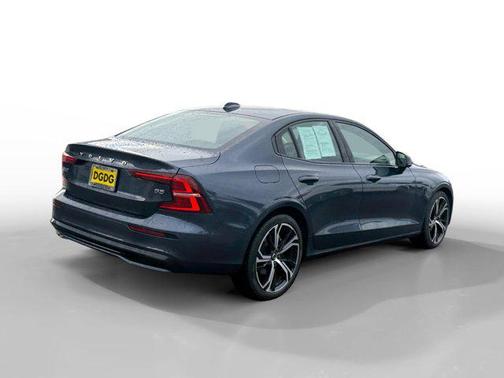 2024 Volvo S60 B5 Plus Dark Theme