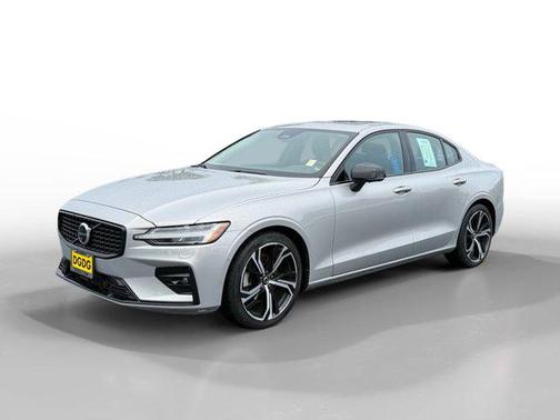 2024 Volvo S60 B5 Plus Dark Theme