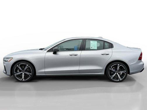 2024 Volvo S60 B5 Plus Dark Theme