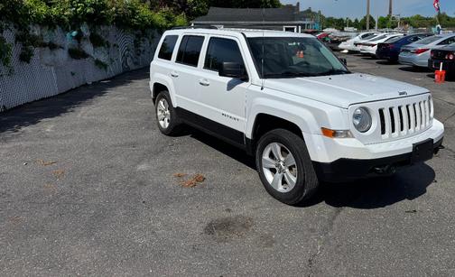 White 2017 Jeep Patriot Sport