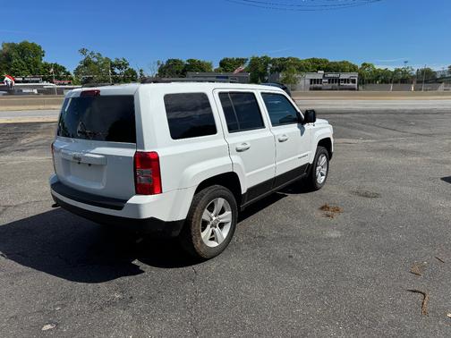 White 2017 Jeep Patriot Sport