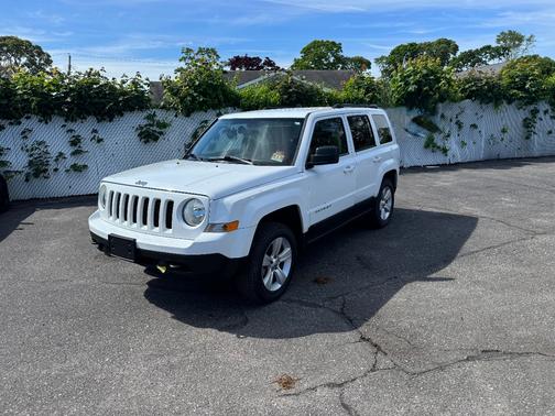 White 2017 Jeep Patriot Sport