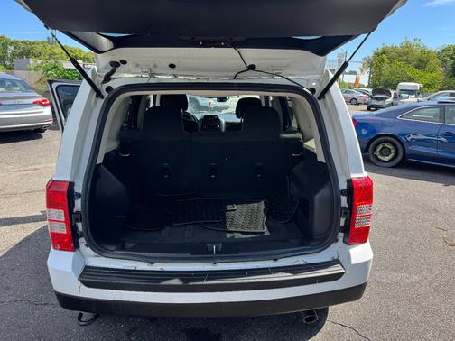 White 2017 Jeep Patriot Sport