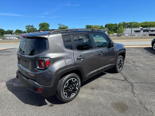 Granite Crystal Metallic 2016 Jeep Renegade Trailhawk