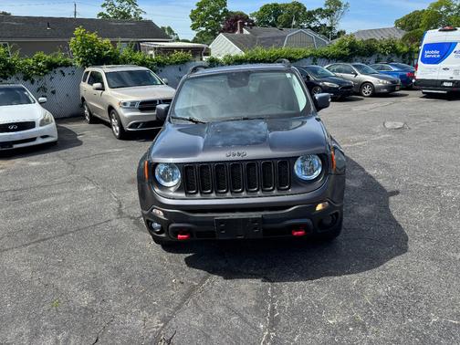 Granite Crystal Metallic 2016 Jeep Renegade Trailhawk