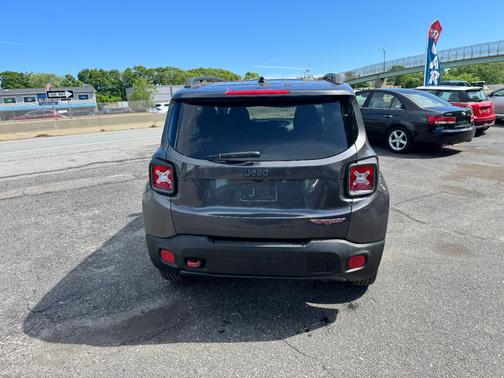 Granite Crystal Metallic 2016 Jeep Renegade Trailhawk