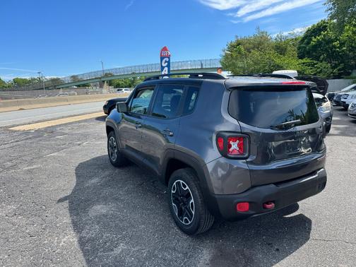 Granite Crystal Metallic 2016 Jeep Renegade Trailhawk