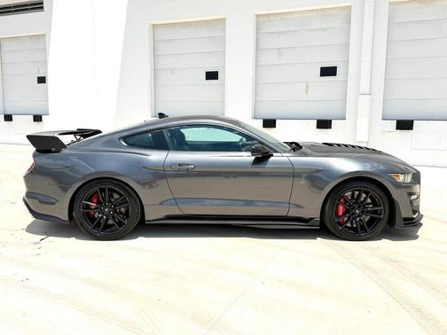 Carbonized Gray Metallic 2021 Ford Shelby GT500 Base