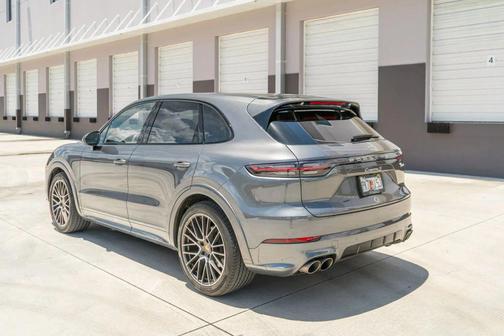 2023 Porsche Cayenne S
