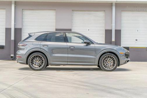 2023 Porsche Cayenne S