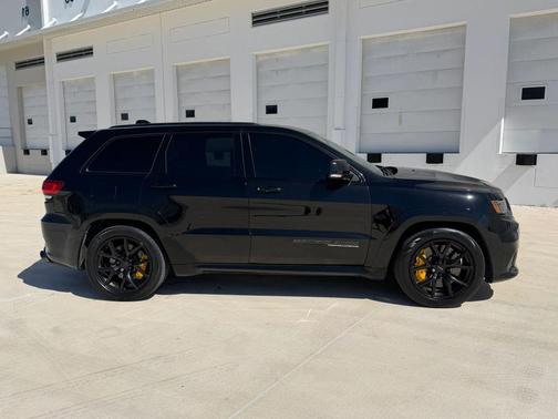 Diamond Black Crystal Pearlcoat 2018 Jeep Grand Cherokee Trackhawk