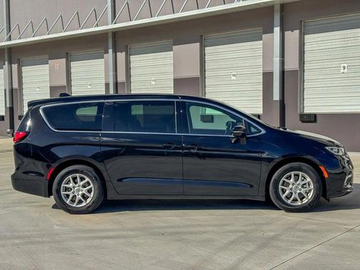 2025 Chrysler Pacifica L