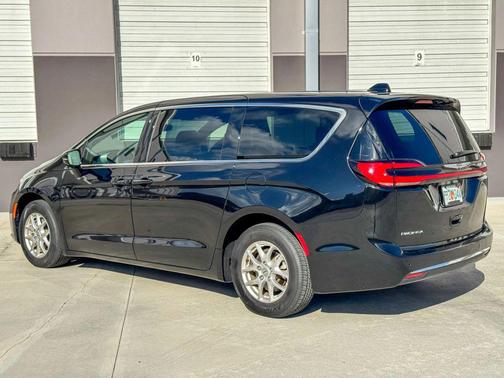 2025 Chrysler Pacifica L