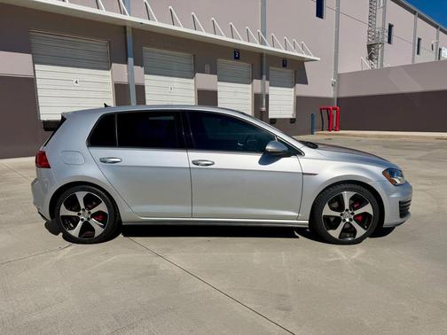 2017 Volkswagen Golf GTI 2.0T S 4-Door