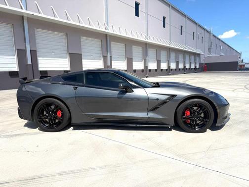 Watkins Glen Gray Metallic 2017 Chevrolet Corvette Stingray